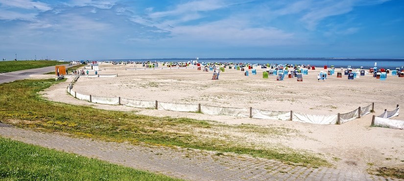 Blick auf Strand Harlesiel in Ostfriesland