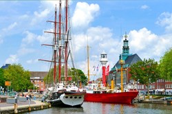 Segelschiffe im Hafen von Emden