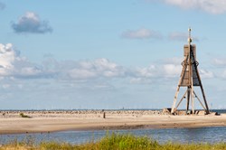Blick auf die Kugelbake in Cuxhaven am Sandstrand