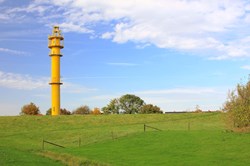 Gelber Leuchtturm in Horumersiel