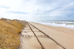 Blick auf einen menschenleeren Strand an der Westseite von List